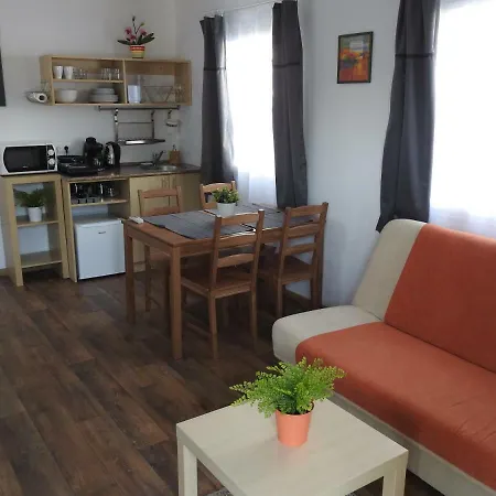 Akali Studio * Balatonakali