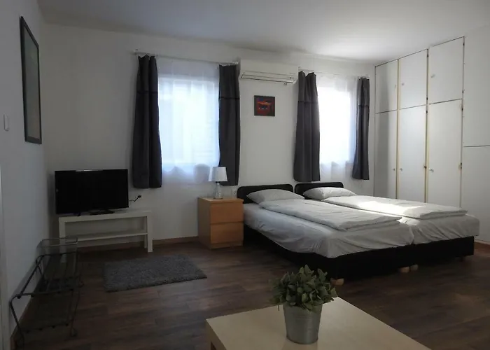 Akali Studio Балатонакали